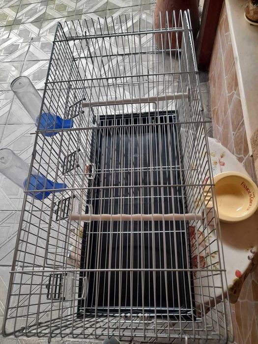 Клетки за папагали и разплодни воалиери за канарчета.