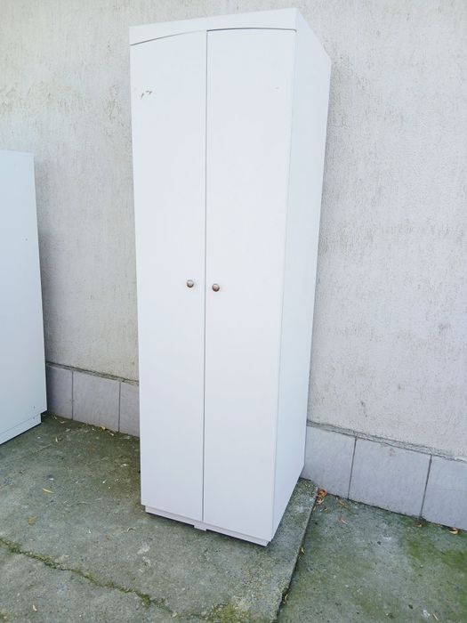 Canapele extensibile si dulapuri in stare foarte bună