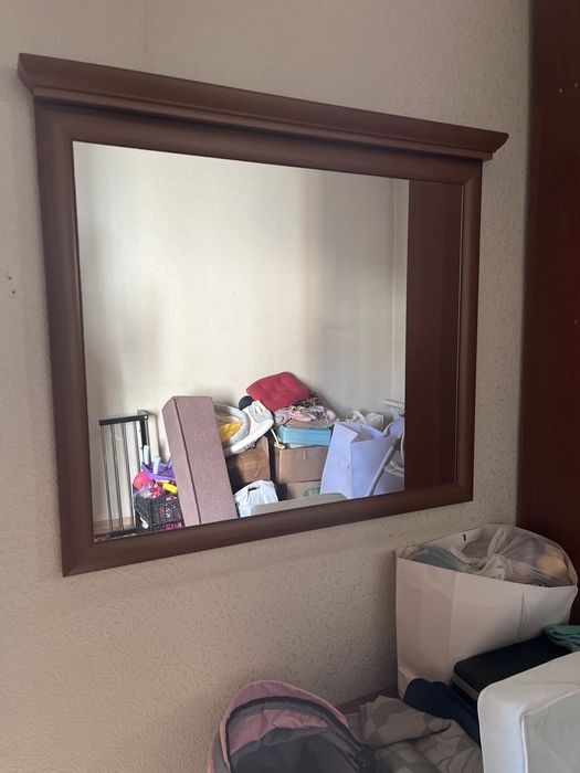 Настенное зеркало