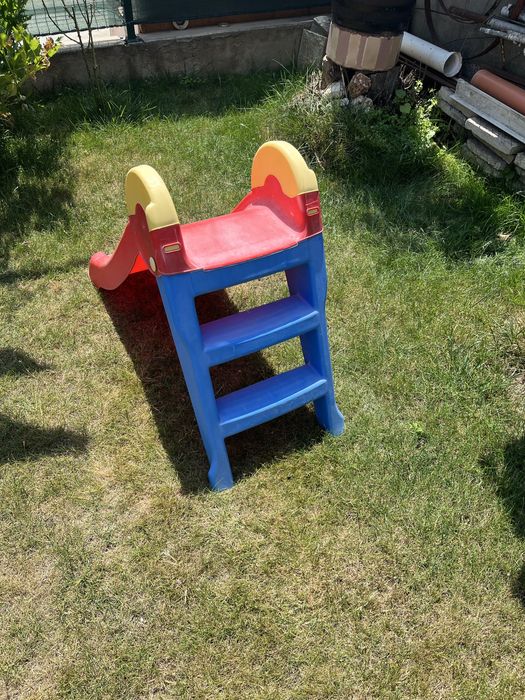 Детцка малка пързалка