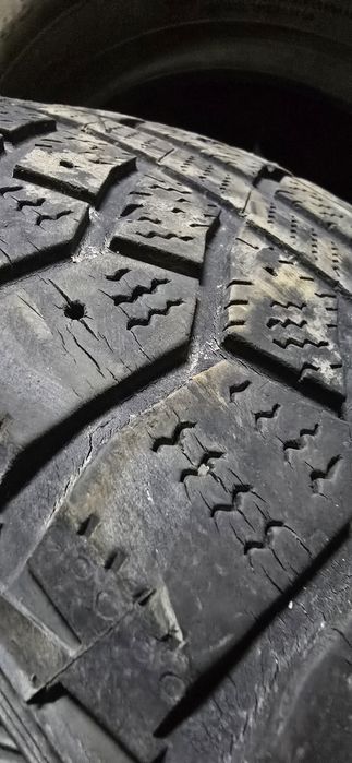 Продам комплект шин 185.65. R15