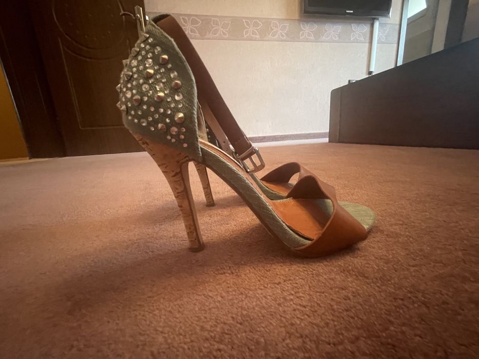 Дамски сандали