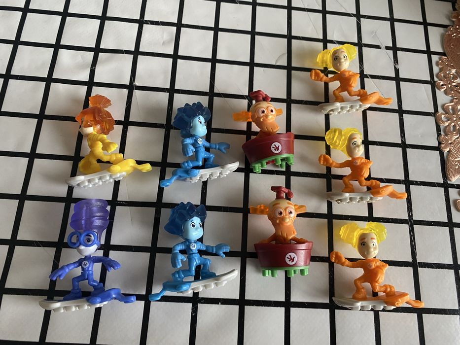 Игрушки из киндер коллекции фиксиков