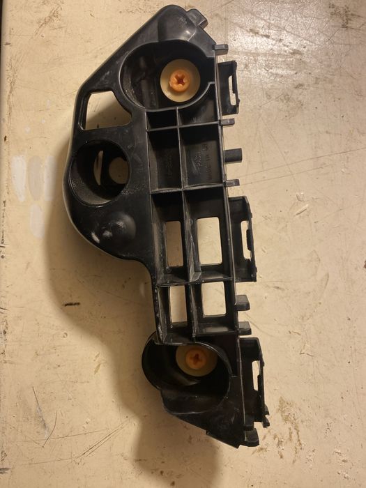 Тойота камри 70-75крепление переднего бампера левое