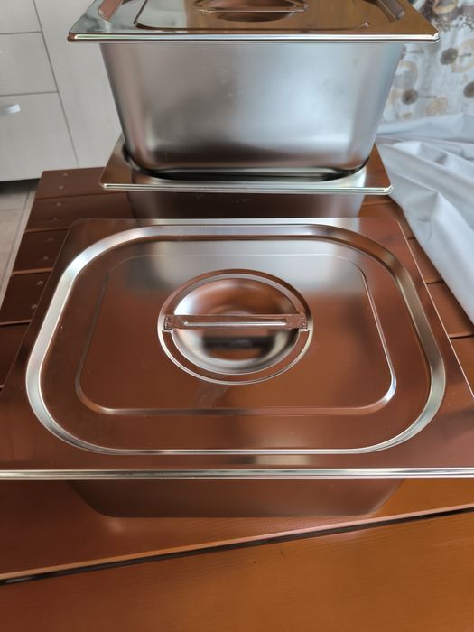 Tăvi cu capac de inox