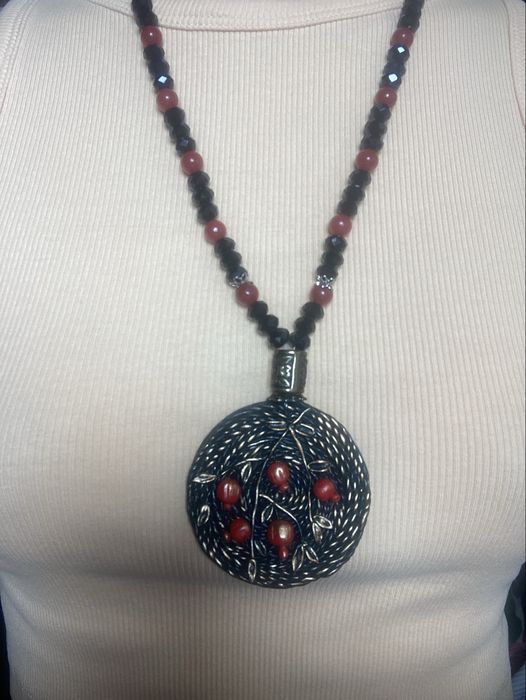 Комплект ръчно изработени обеци и гердан