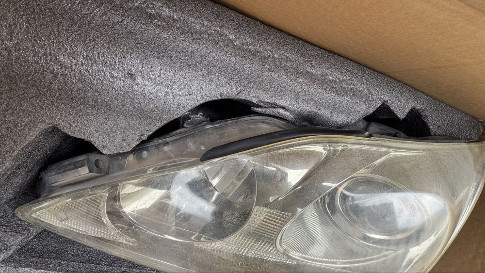 Продам пару фар на lexus is350