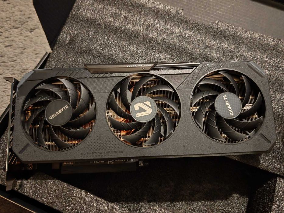 Видео Карта Gigabyte Radeon RX 9060XT GAMING OC, 16GB GDDR6