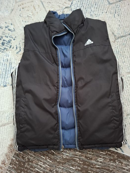 Адидас жилет  продаю