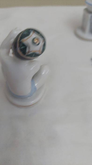 Статуэтку продам керамика