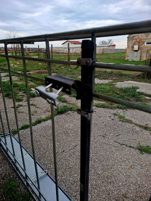 Продавам багажник за микробус