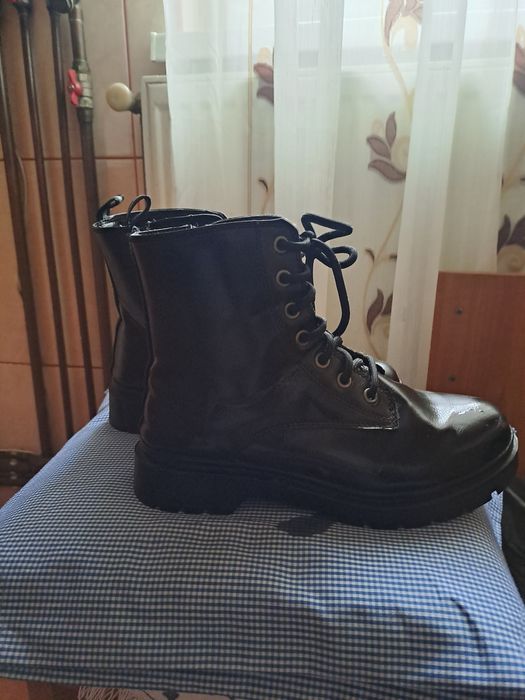 Vând urgent gjete din piele nat ,negru, 37,starefbuna