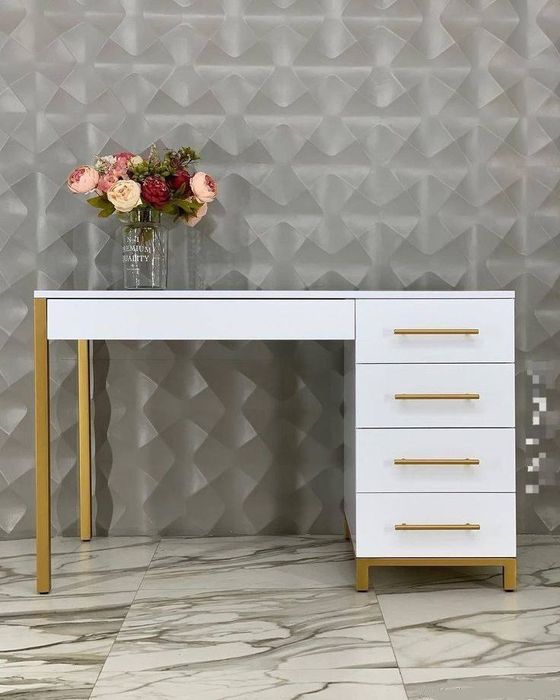 Маникюрный столь