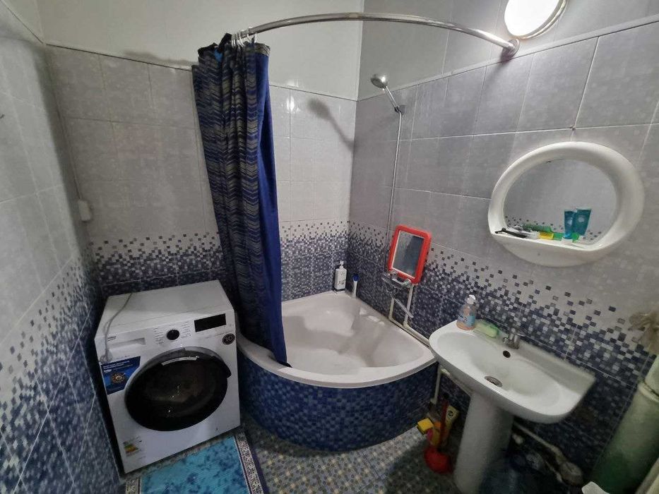 Продаю 4+1 комнатную квартиру.