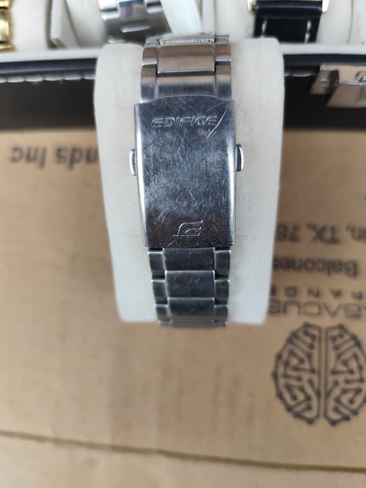 Часовници по договарян всички работещи .