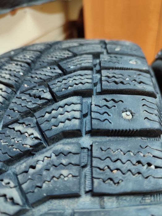 Продам зимнюю резину.