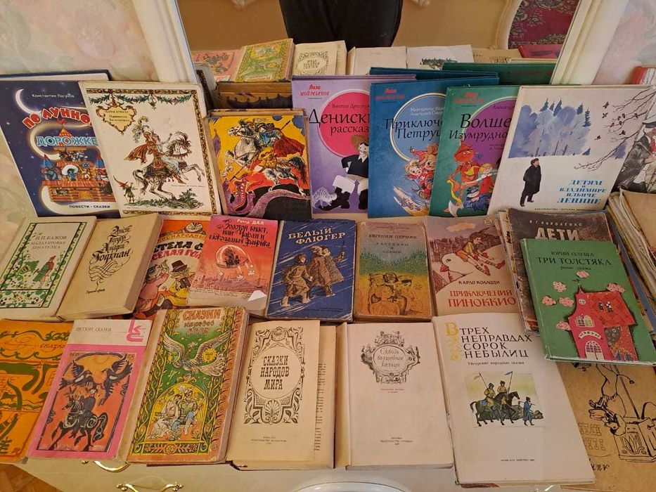 Детские часы,копилки,игрушки и др.