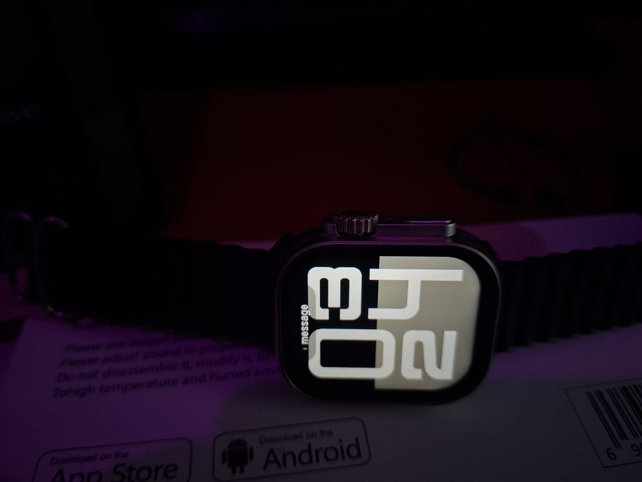Smartwatch Ultra 49mm – Ecran mare, Curea Neagră + Curea Roz cadou, Ca Nou!