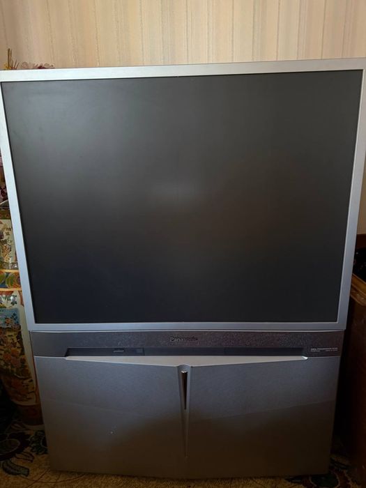 Срочно продается проекционный телевизор Panasonic TX-43P400H,