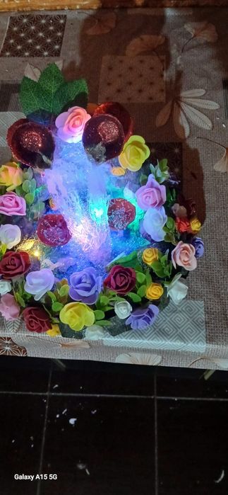 Cascada disain cu led și trandafiri de săpun