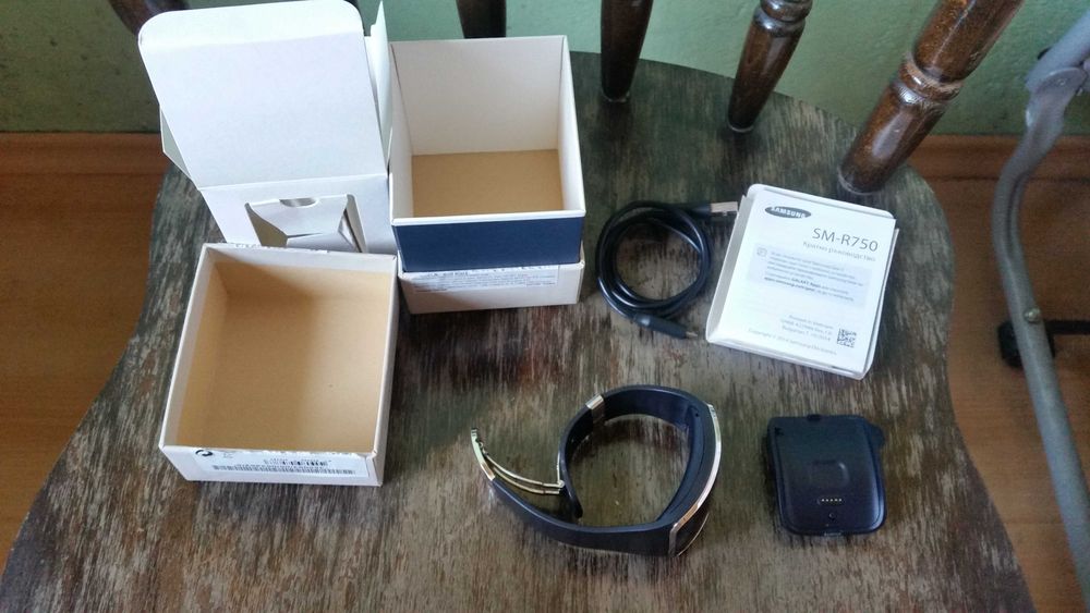 Smart watch AMOLED curved Samsung Gear S/ SM-R750 - SIM card slot