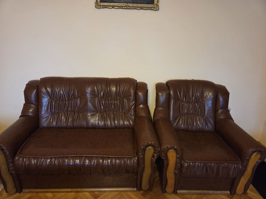 Vând canapele din piele maro, extensibilă, 3 bucăți