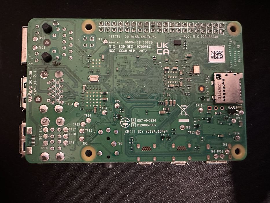 raspberry pi 4b 8gb ram + carcasa cu cooler + cablu micro hdmi