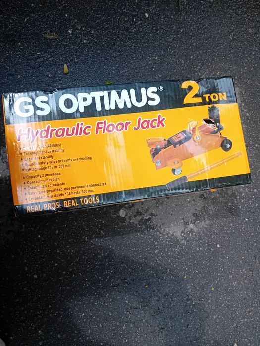 Vând cricuri -2 tone