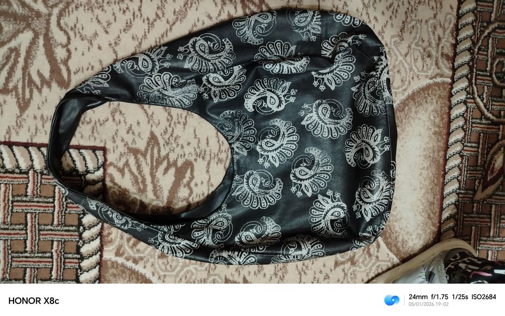 Продаю женскую сумку фирма Канишка