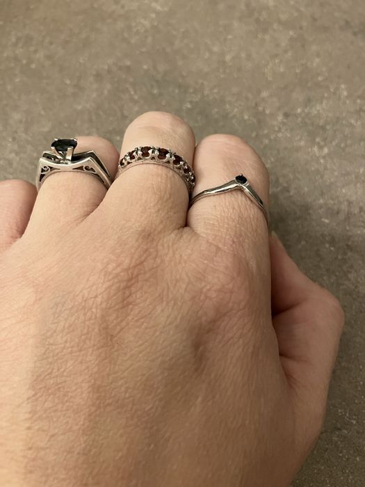 Сребърни пръстени с гранати и сапфири