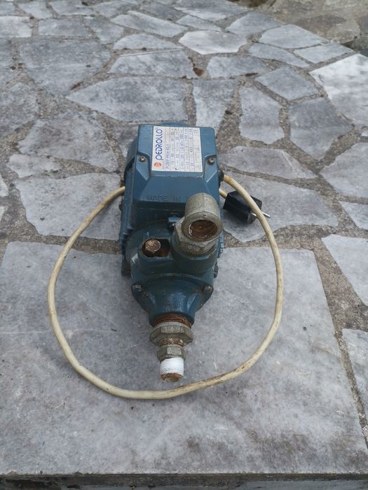 Продавам италианска водна помпаа