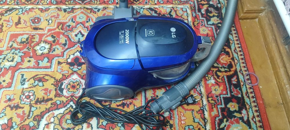 Продам пылесос на запчасти LG