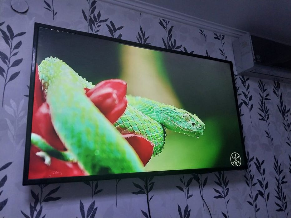 Самсунг-82см.Smart WI-FI T2