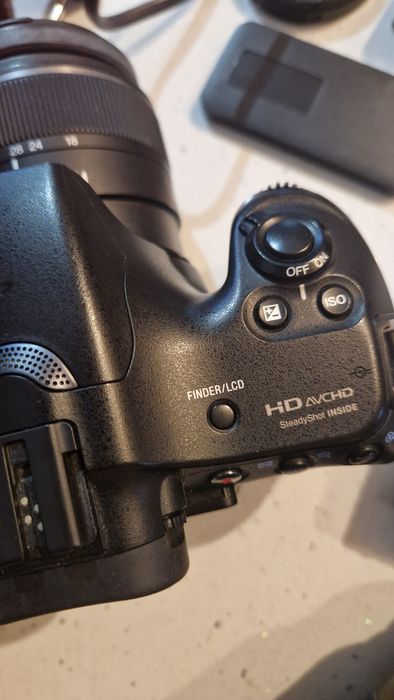 Фотоапарат Sony A65 с допълнителен обектив и аксесоари