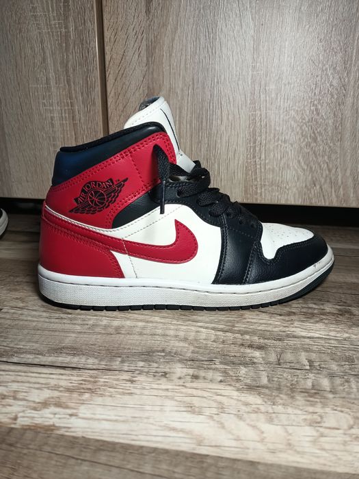 Air Jordan 1 Mid Black Toe
