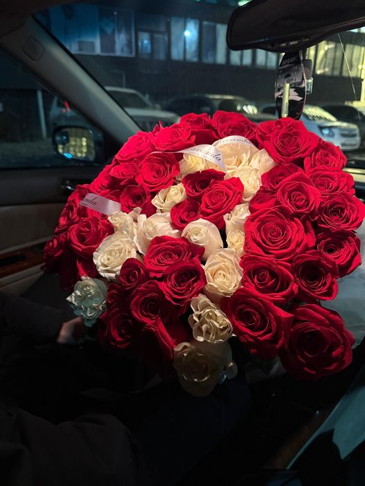 Букет 59шт роза  в форме буквы « А »