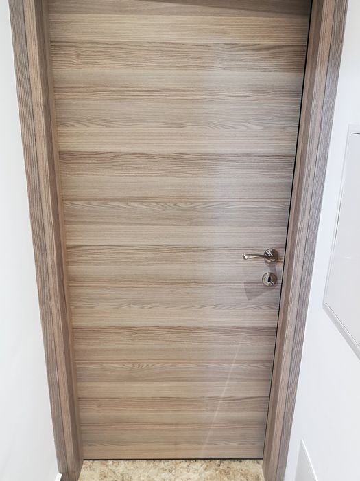 Продавам интериорна врата