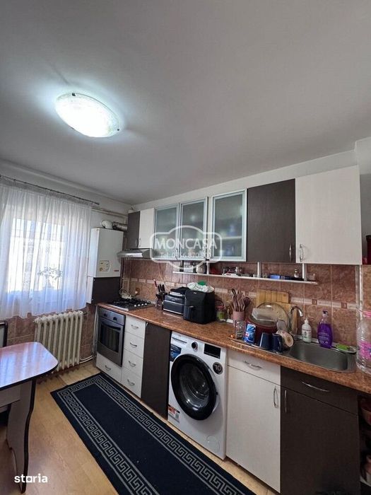 Apartament 3 camere zona Scoala 17, etaj 4