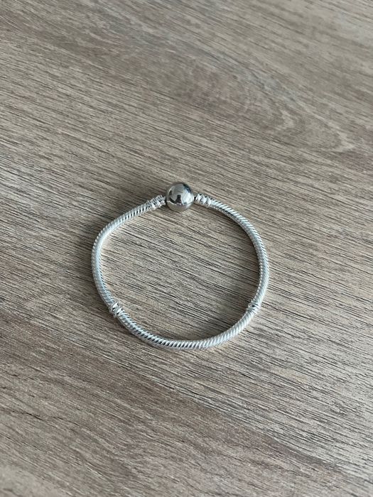 Твърда гривна за талисмани тип Пандора