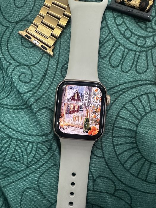 Смарт часовник Apple Watch SE (v2) GPS, 40 мм, MKQ03BS/A