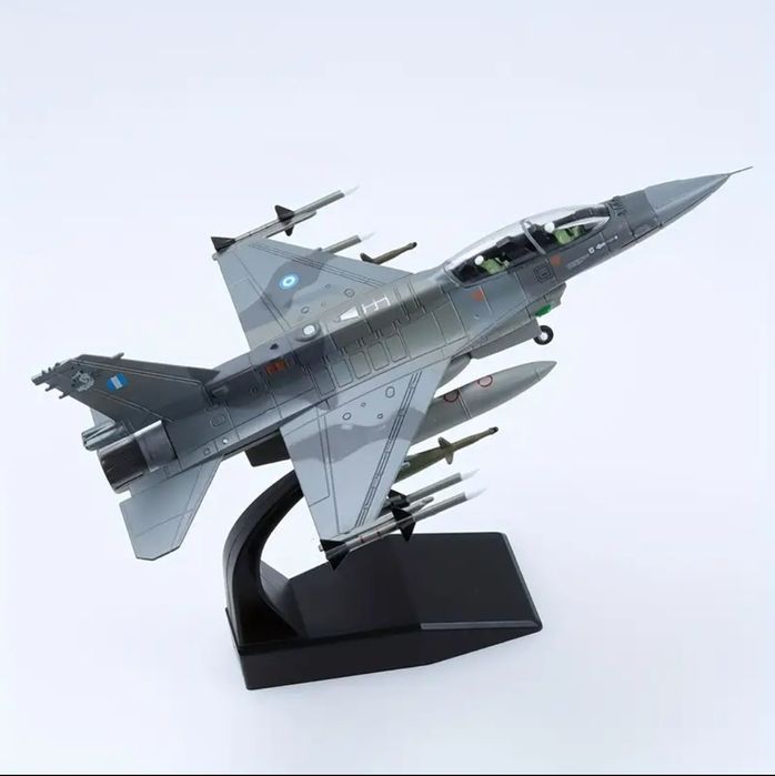 Самолети Су-57 F-14 F-15 F-16 F-18 F-35