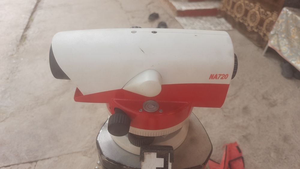 Нивелир Leica na 720