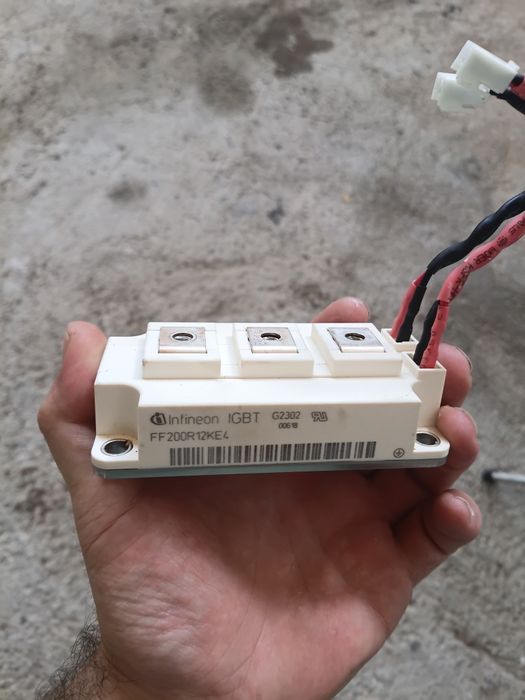 IGBT-модуль Infineon FF200R12KE4 (1200 В / 200 А)