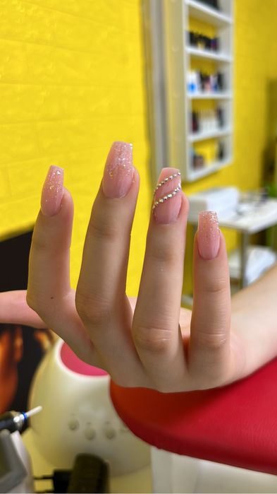 Маникюр,Наращивание ногтей и ресниц