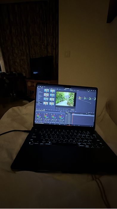 Продам Macbook air 13 M2 8/256