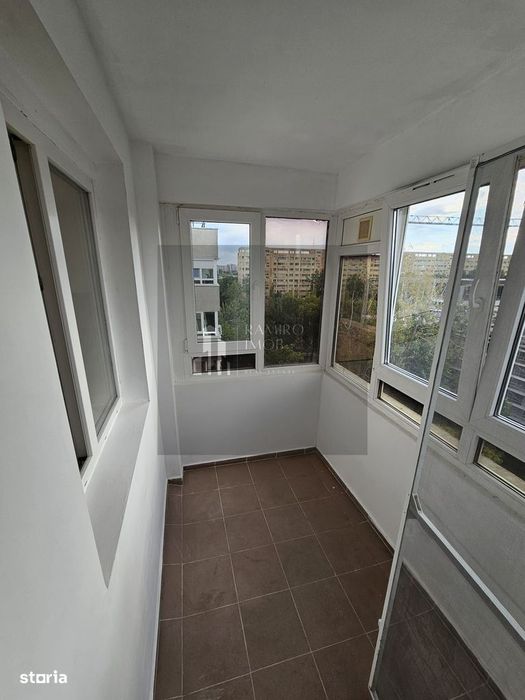 Apartament 3 camere 62m renovat - 10 minute mers de metrou Titan