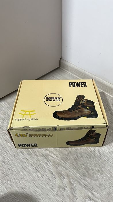 новый спецобувь 42 размер GIS