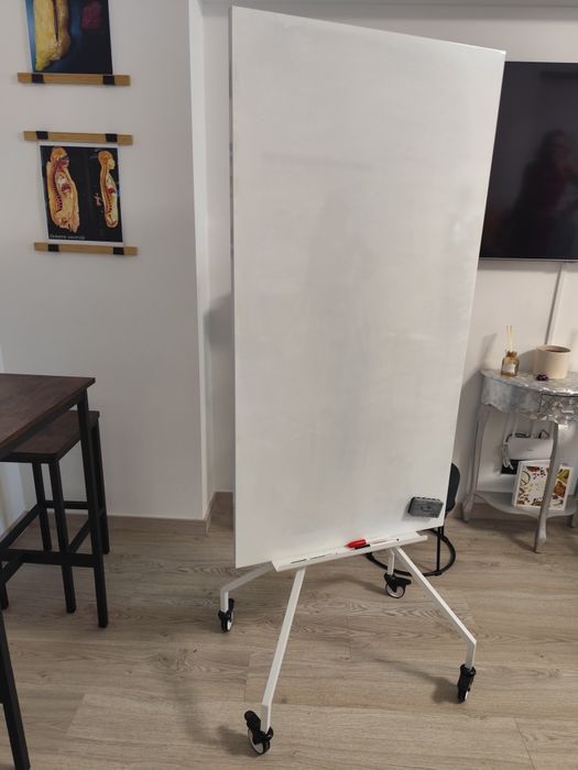 tablă albă mobilă (whiteboard) cu rotile,