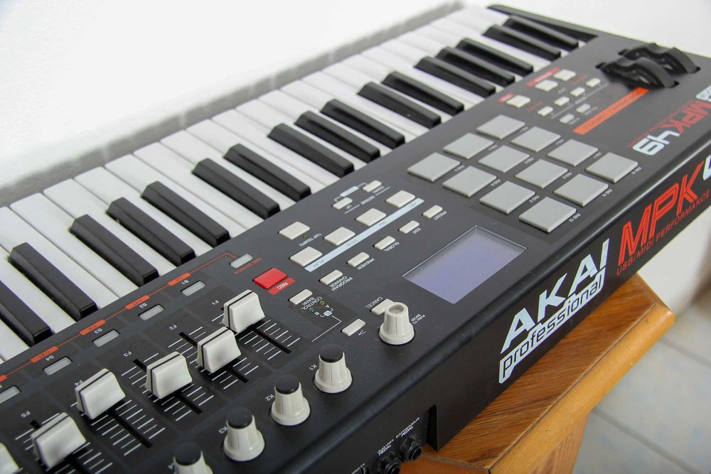 AKAI Professional MPK 49 - Claviatură MIDI Profesională