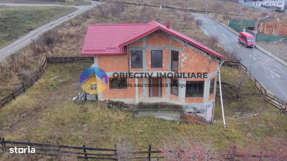 Vila la rosu si teren 500 mp de vânzare Zona Fermelor
